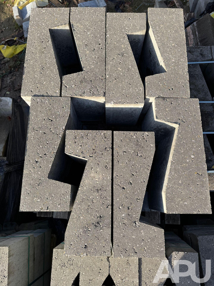 Ciek wodny/obrzeże/korytko trójkątne 50x50x20 - Строительное оборудование: фото 2 Ciek wodny/obrzeże/korytko trójkątne 50x50x20 - Строительное оборудование: фото 2