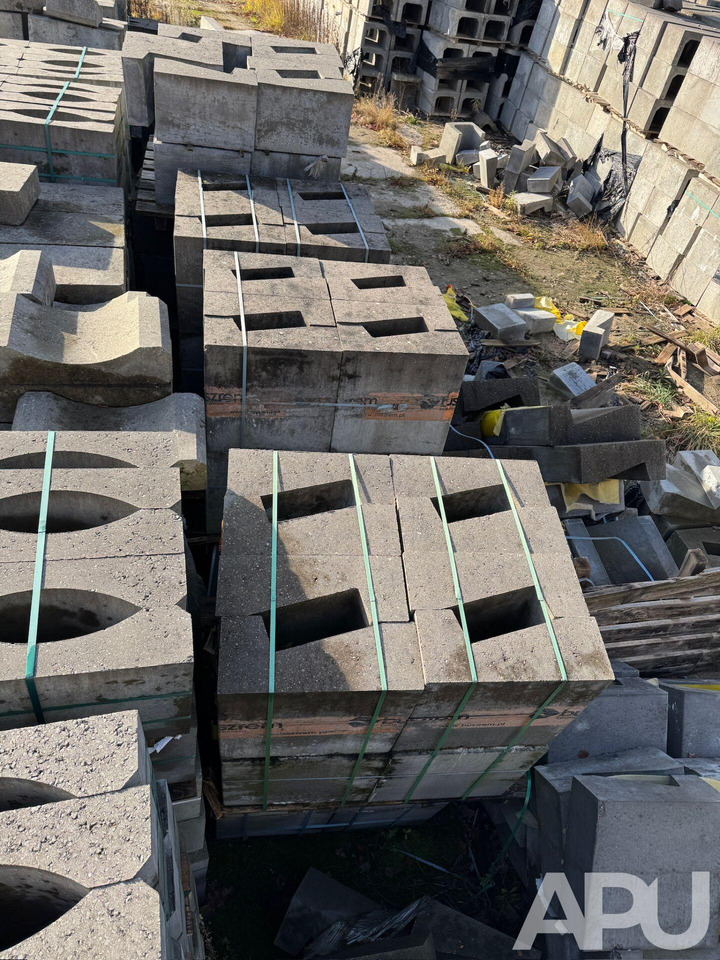 Ciek wodny/obrzeże/korytko trójkątne 50x50x20 - Строительное оборудование: фото 1 Ciek wodny/obrzeże/korytko trójkątne 50x50x20 - Строительное оборудование: фото 1