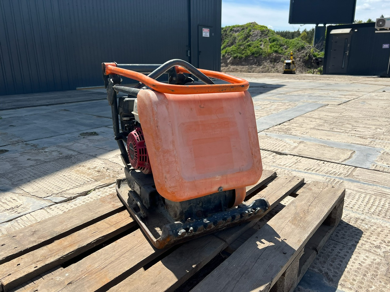 Zagęszczarka ALTRAD BELLE FC4000E PCX13/40 - Виброплита: фото 3 Zagęszczarka ALTRAD BELLE FC4000E PCX13/40 - Виброплита: фото 3