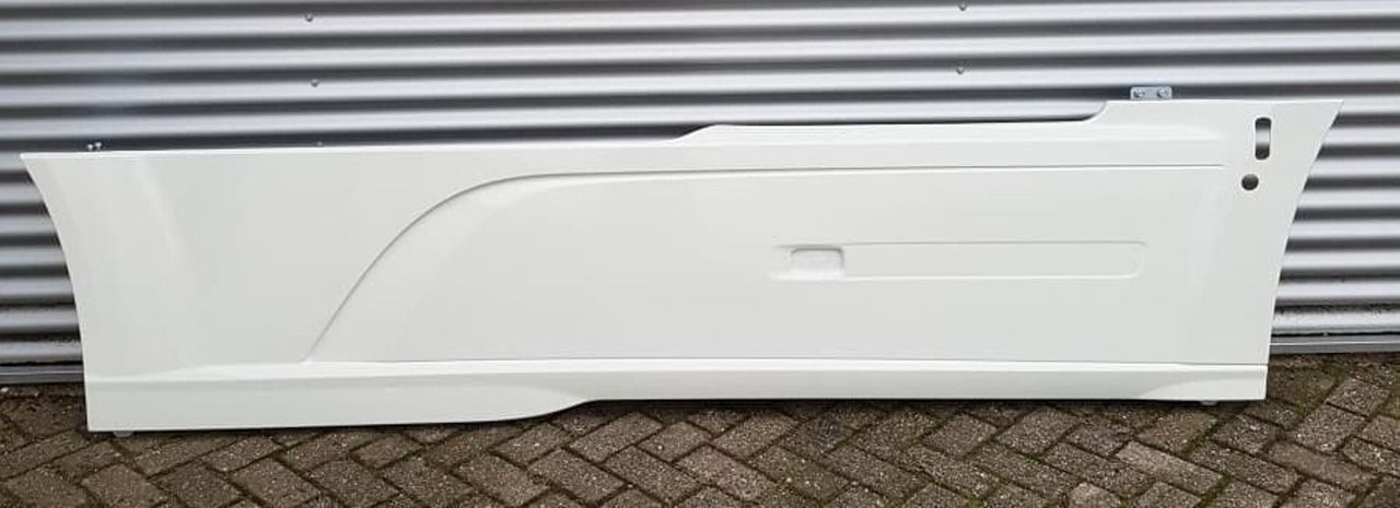 000039A DAF XF 106 / CF euro 6 WB3800 (zijskirts) Alleen Primer - Бампер для Грузовиков: фото 2 000039A DAF XF 106 / CF euro 6 WB3800 (zijskirts) Alleen Primer - Бампер для Грузовиков: фото 2