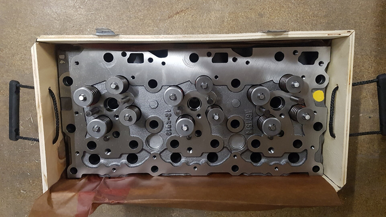 DAF XF95 EURO 3 ASSEMBLED CYLINDER HEAD FULL VALVE 1671514 - Головка блока для Грузовиков: фото 2 DAF XF95 EURO 3 ASSEMBLED CYLINDER HEAD FULL VALVE 1671514 - Головка блока для Грузовиков: фото 2