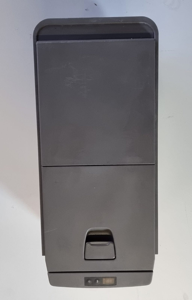 KOELKAST SCANIA VOLGENDE GENERATIE R CABINE 2706544U - Кабина и интерьер для Грузовиков: фото 2 KOELKAST SCANIA VOLGENDE GENERATIE R CABINE 2706544U - Кабина и интерьер для Грузовиков: фото 2