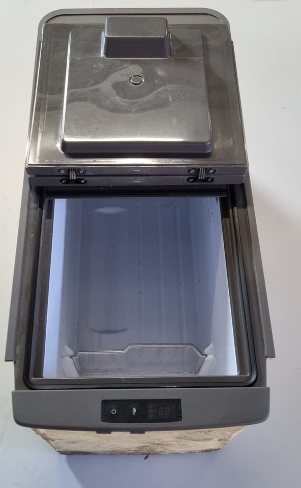 KOELKAST SCANIA VOLGENDE GENERATIE R CABINE 2706544U - Кабина и интерьер для Грузовиков: фото 1 KOELKAST SCANIA VOLGENDE GENERATIE R CABINE 2706544U - Кабина и интерьер для Грузовиков: фото 1