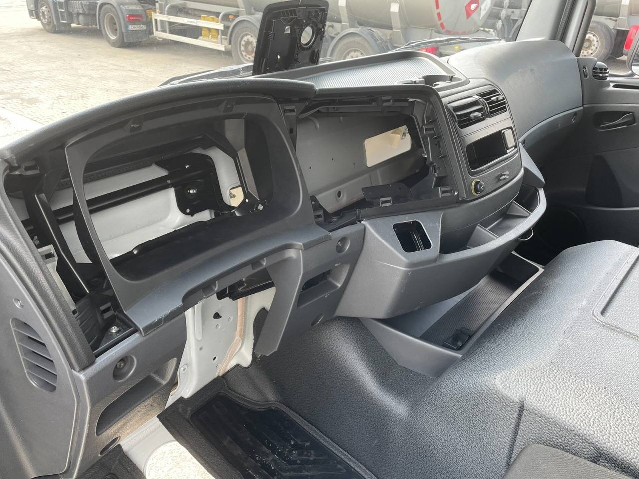 Новый Кабина для Грузовиков MB ATEGO CABINE EURO 6 TUNEL VOOR 6 CYL.MOTOR INCL. SEAT 000074A: фото 10