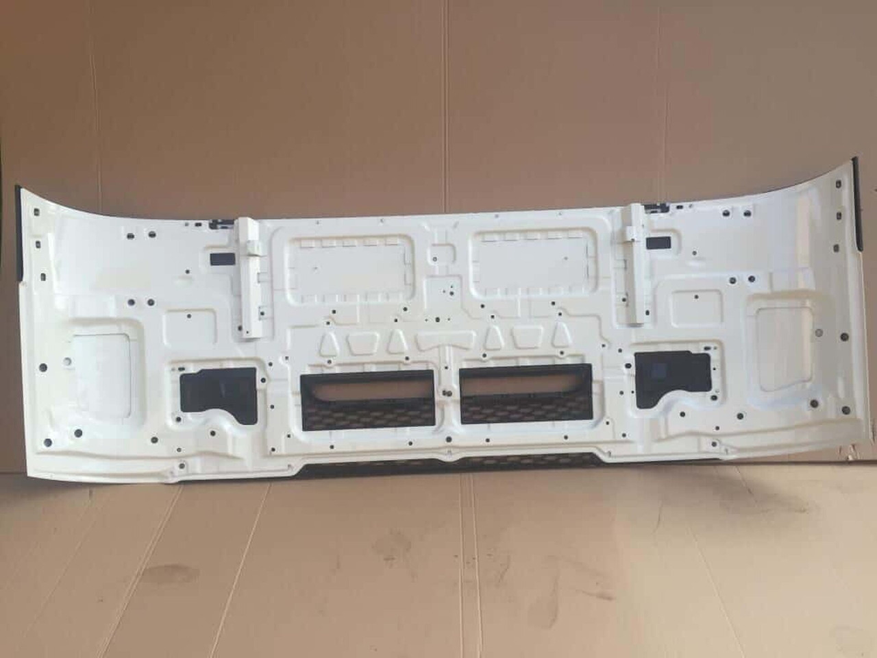 VOLVO FH4 MOTORKAP GEBRUIKT 82360122U - Решётка радиатора для Грузовиков: фото 4 VOLVO FH4 MOTORKAP GEBRUIKT 82360122U - Решётка радиатора для Грузовиков: фото 4