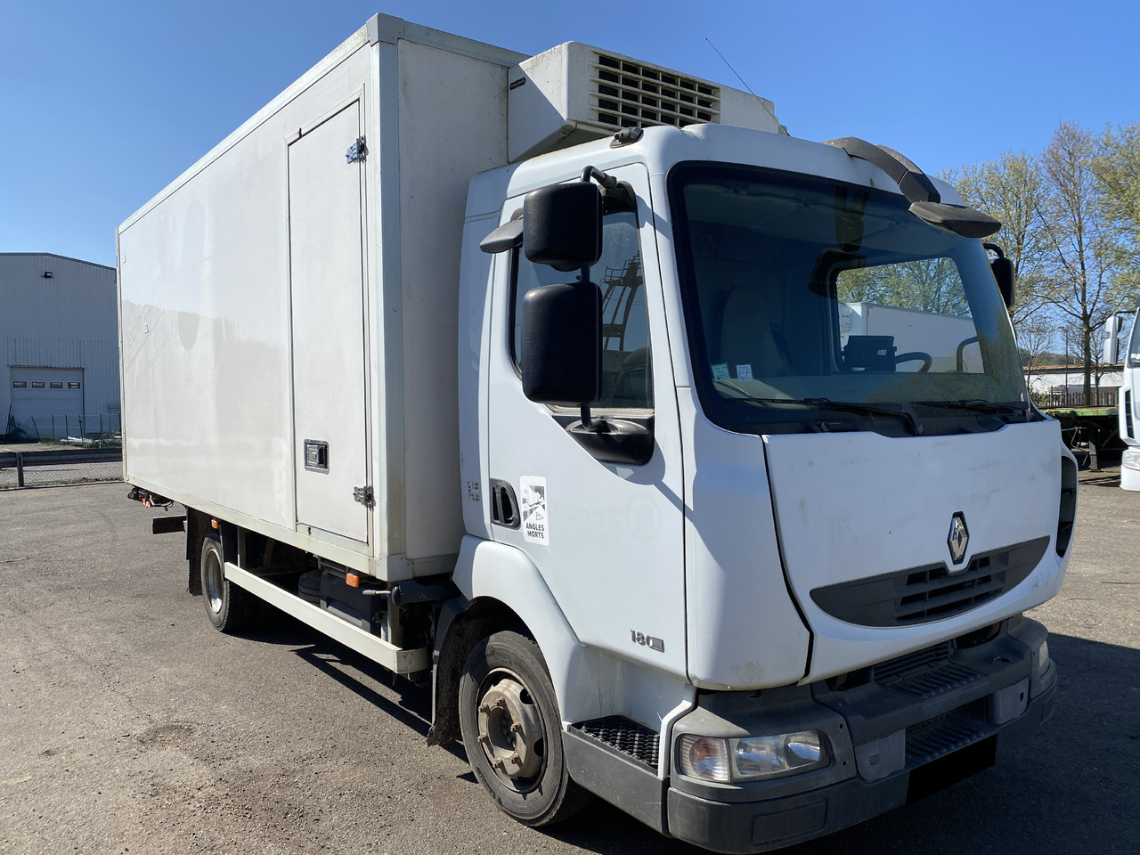 RENAULT midlum frigorifique - Рефрижератор: фото 1 RENAULT midlum frigorifique - Рефрижератор: фото 1