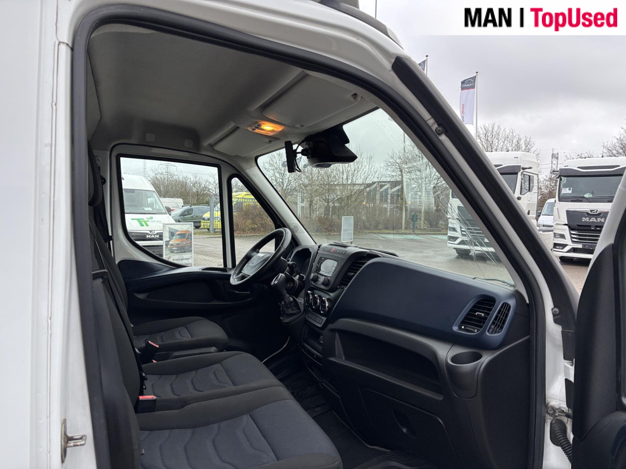 IVECO 35S16 - Фургон с закрытым кузовом: фото 3 IVECO 35S16 - Фургон с закрытым кузовом: фото 3