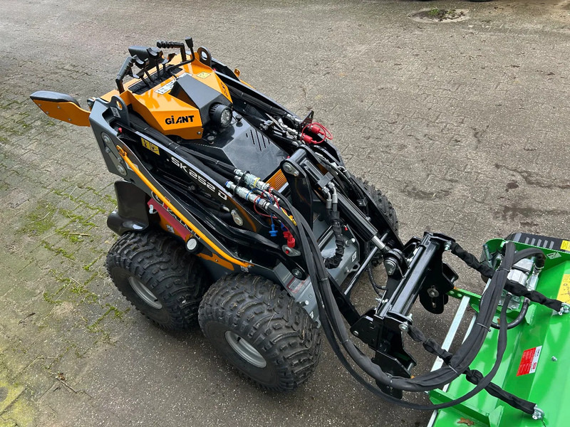 Giant SK252D + klepelmaaier - Компактный фронтальный погрузчик: фото 4 Giant SK252D + klepelmaaier - Компактный фронтальный погрузчик: фото 4