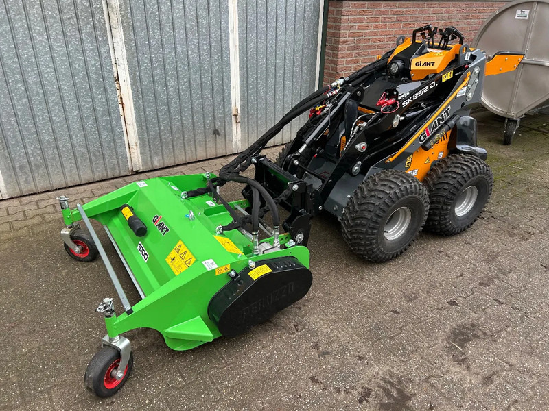 Giant SK252D + klepelmaaier - Компактный фронтальный погрузчик: фото 2 Giant SK252D + klepelmaaier - Компактный фронтальный погрузчик: фото 2