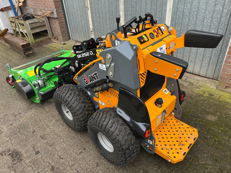 Giant SK252D + klepelmaaier - Компактный фронтальный погрузчик: фото 3 Giant SK252D + klepelmaaier - Компактный фронтальный погрузчик: фото 3