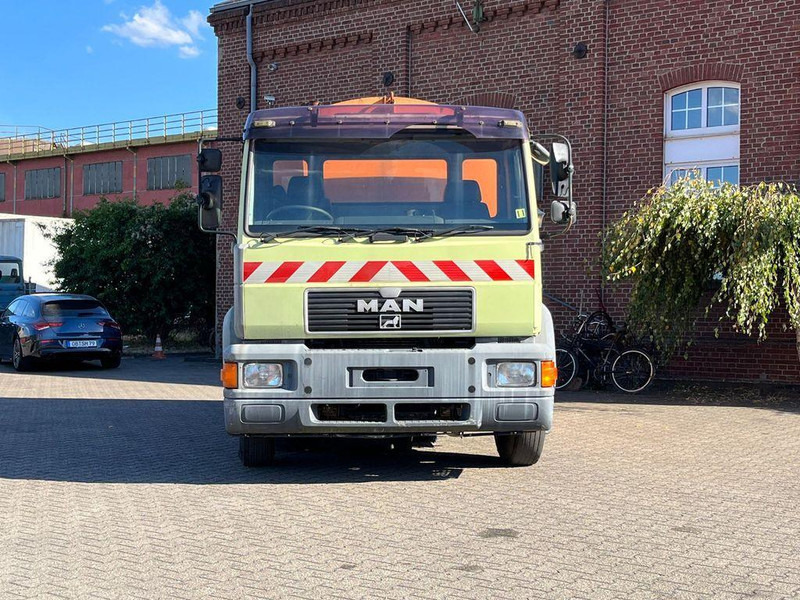 MAN 15.163 Utcaseprő - Подметально-уборочная машина: фото 3 MAN 15.163 Utcaseprő - Подметально-уборочная машина: фото 3