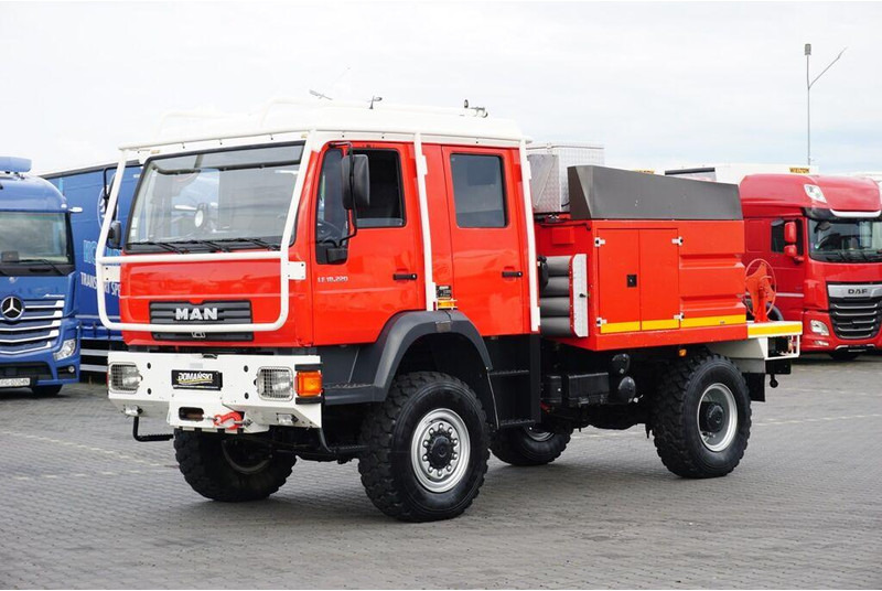 MAN / LE 220 / 4 X 4 / DOKA / STRAŻ POZARNA - Пожарная машина: фото 1 MAN / LE 220 / 4 X 4 / DOKA / STRAŻ POZARNA - Пожарная машина: фото 1
