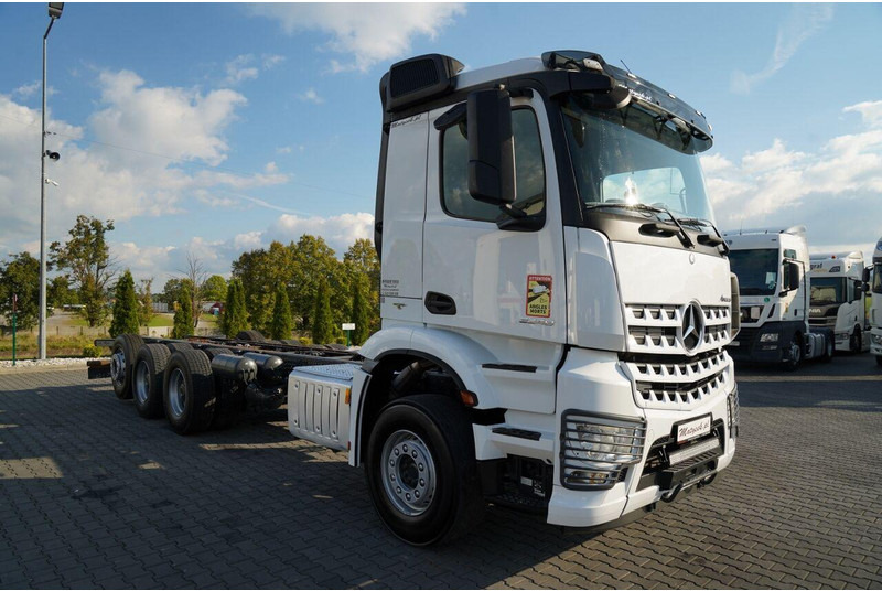 Mercedes-Benz AROCS 3248 / 8X4 / TRIDEM / RAMA POD ZABUDOWE 8 M / OŚ SKRETNA I - Грузовик-шасси: фото 2 Mercedes-Benz AROCS 3248 / 8X4 / TRIDEM / RAMA POD ZABUDOWE 8 M / OŚ SKRETNA I - Грузовик-шасси: фото 2
