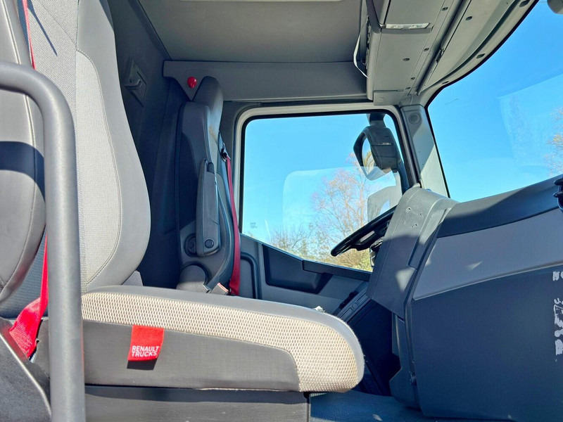 Грузовик с закрытым кузовом Renault T380: фото 14