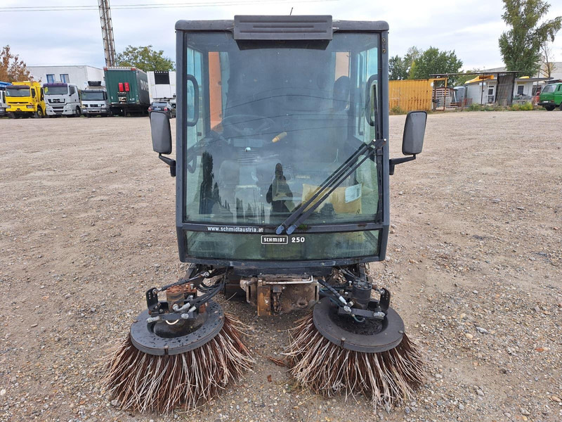 Schmidt Swingo 250 - Sweeper - Подметально-уборочная машина: фото 2 Schmidt Swingo 250 - Sweeper - Подметально-уборочная машина: фото 2