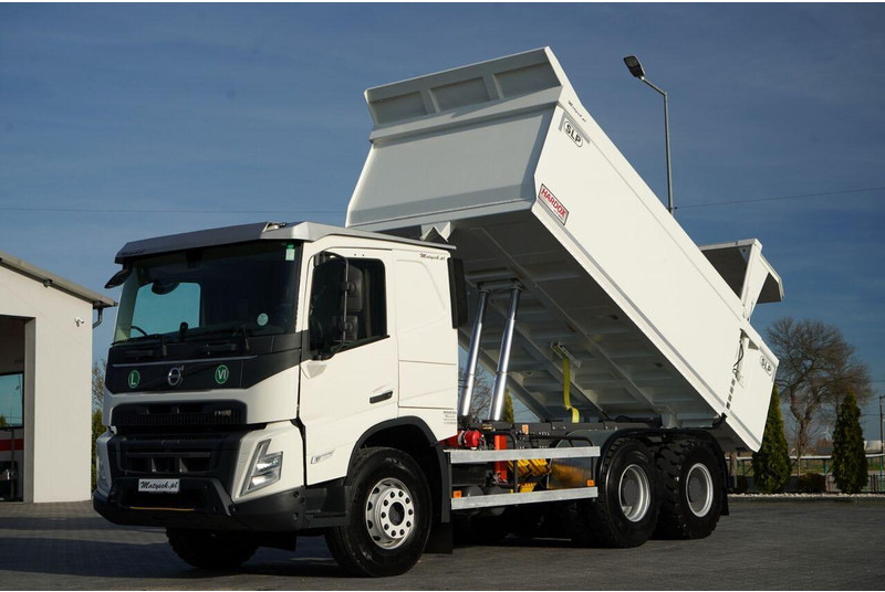 Volvo FMX 550 / 6x4 / WYWROTKA / WOZIDŁO / HARDOX / HYDRAULICZNA KLAPA - Самосвал: фото 1 Volvo FMX 550 / 6x4 / WYWROTKA / WOZIDŁO / HARDOX / HYDRAULICZNA KLAPA - Самосвал: фото 1