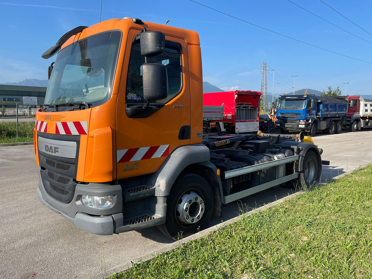 DAF LF280LE - Крюковой мультилифт: фото 1 DAF LF280LE - Крюковой мультилифт: фото 1
