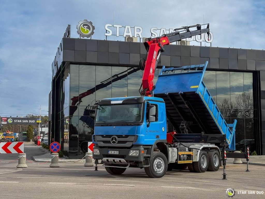 Mercedes-Benz ACTROS 3341 6x6 HMF 4220 K4 CRANE KIPPER - Самосвал: фото 1 Mercedes-Benz ACTROS 3341 6x6 HMF 4220 K4 CRANE KIPPER - Самосвал: фото 1