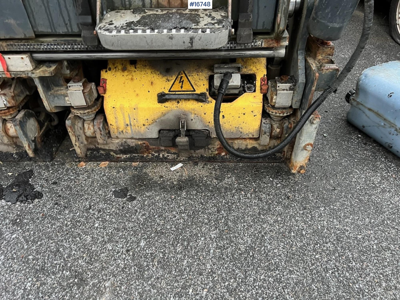 Асфальтоукладочная техника Bomag BF 300P: фото 10