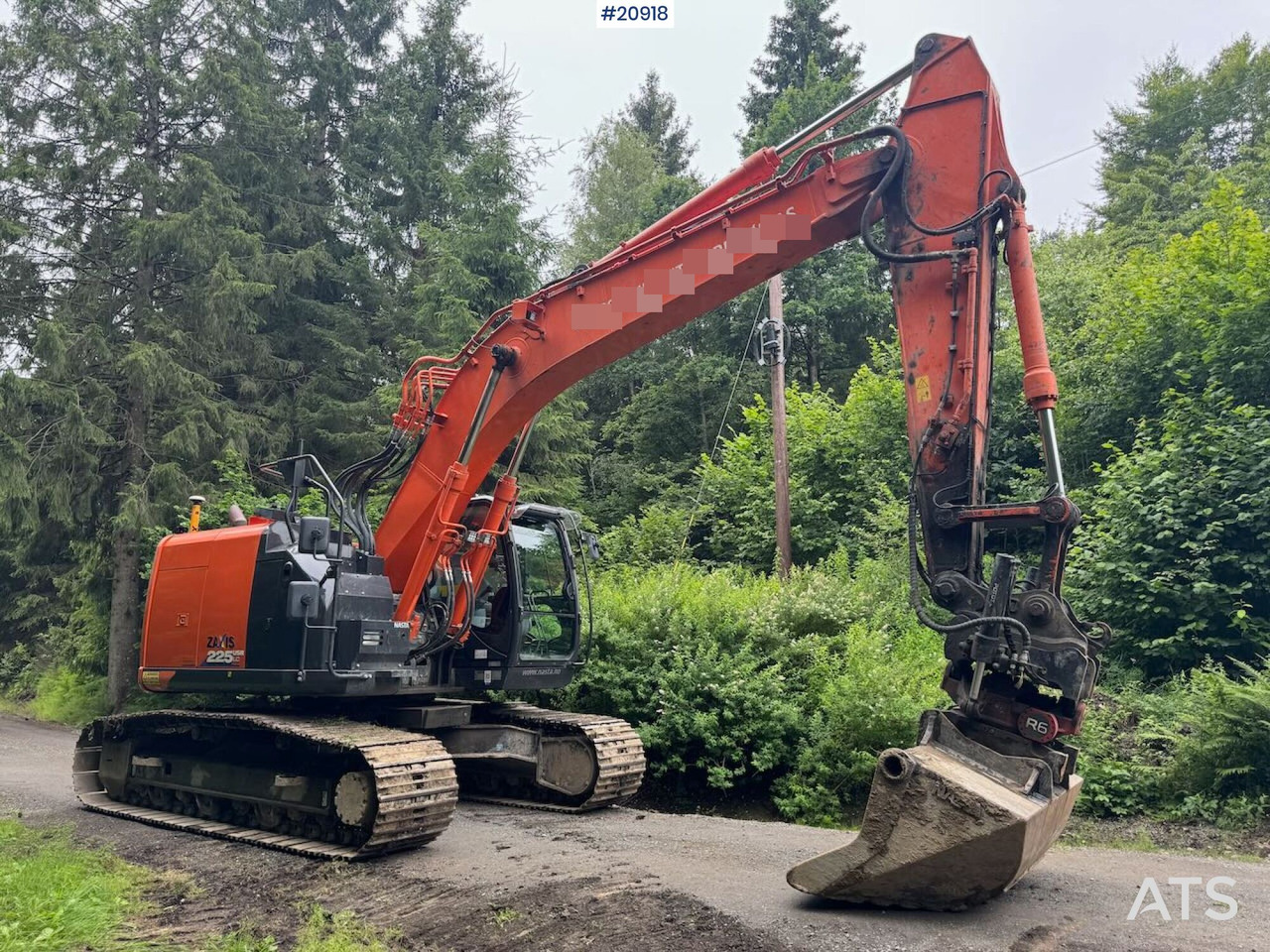Hitachi ZX225 - Гусеничный экскаватор: фото 1 Hitachi ZX225 - Гусеничный экскаватор: фото 1
