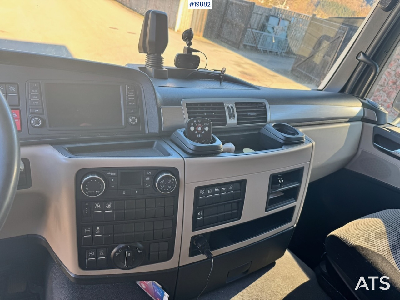 Грузовик с закрытым кузовом MAN TGM 18.290: фото 16 Грузовик с закрытым кузовом MAN TGM 18.290: фото 16