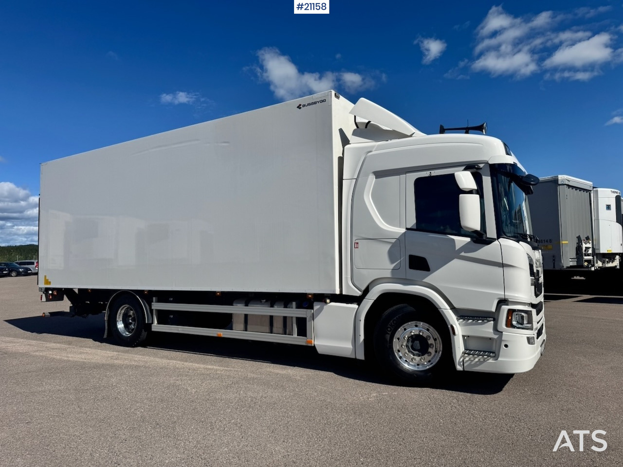 Грузовик с закрытым кузовом Scania P360: фото 9