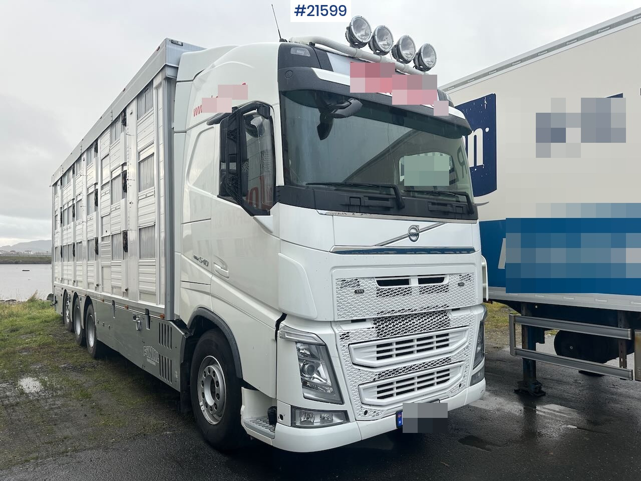 Volvo 540 8x4 dyrebil m/ Finkl påbygg, onspot og godkjent til 225 dyr - Грузовик для перевозки животных: фото 1 Volvo 540 8x4 dyrebil m/ Finkl påbygg, onspot og godkjent til 225 dyr - Грузовик для перевозки животных: фото 1