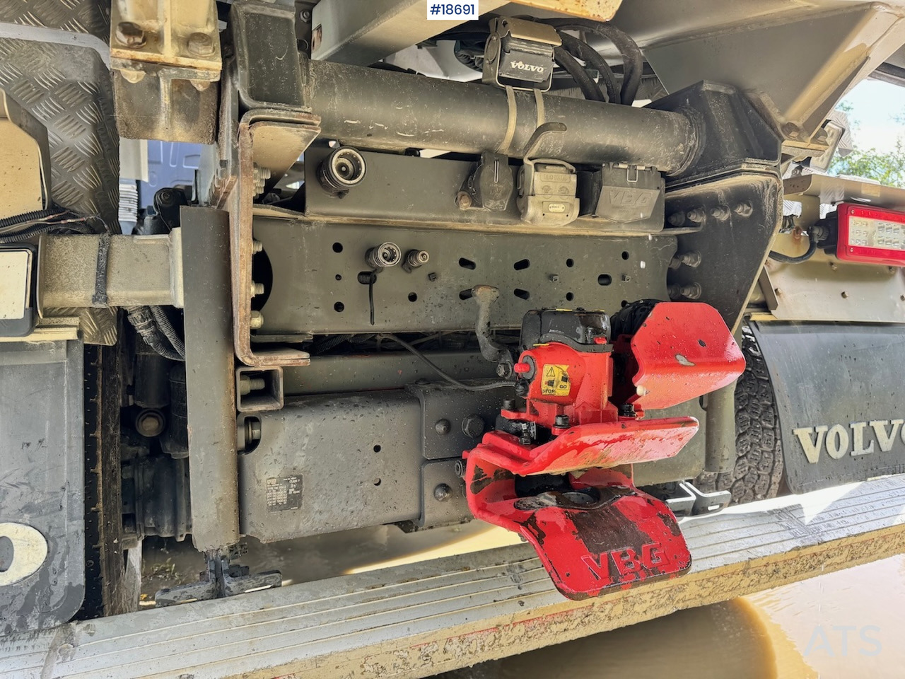 Самосвал Volvo FH650: фото 24