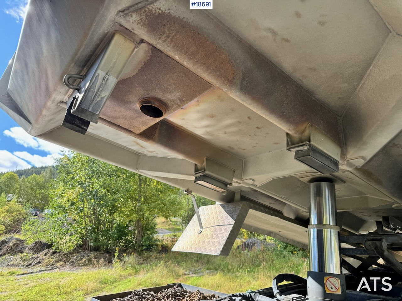 Самосвал Volvo FH650: фото 21