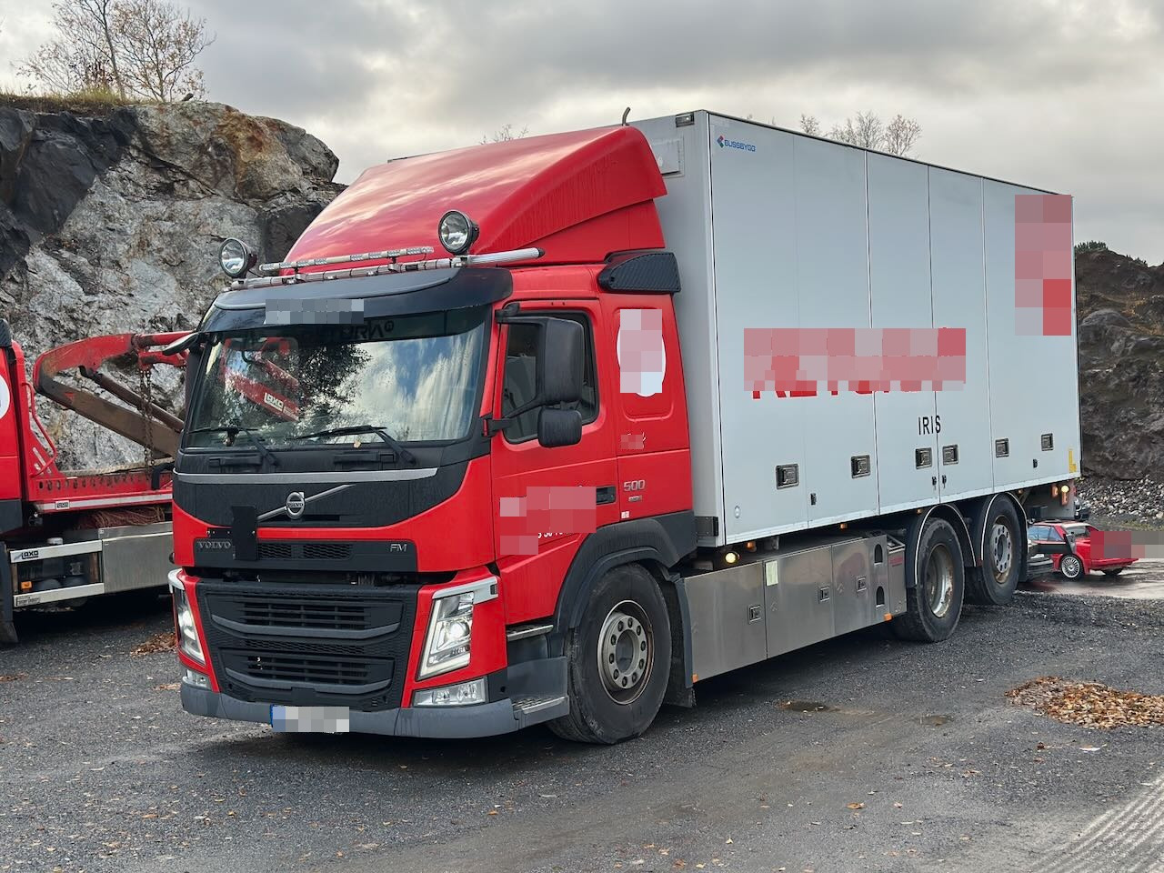 Volvo FM 500 6x2 skapbil m/ full sideåpning og lift. - Грузовик с закрытым кузовом: фото 1 Volvo FM 500 6x2 skapbil m/ full sideåpning og lift. - Грузовик с закрытым кузовом: фото 1