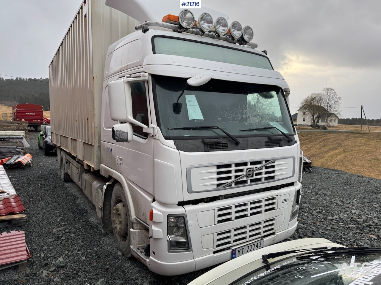 Грузовик с закрытым кузовом Volvo FM9: фото 9