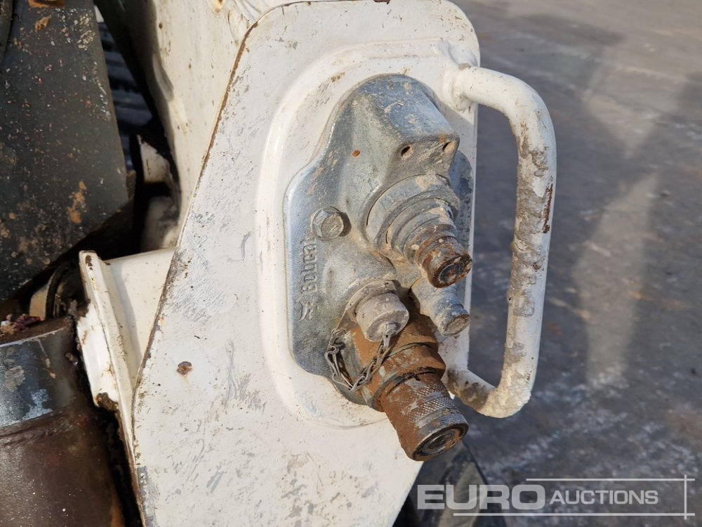 Мини-погрузчик с бортовым поворотом 2015 Bobcat T590: фото 16