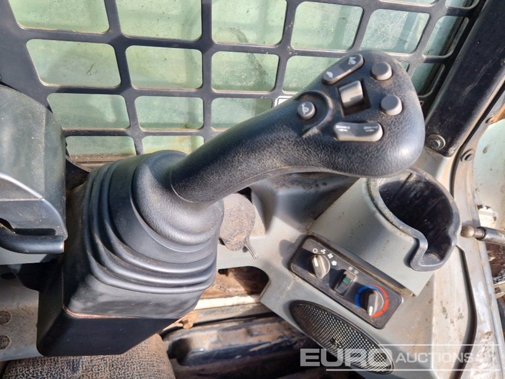 Мини-погрузчик с бортовым поворотом 2015 Bobcat T590: фото 27