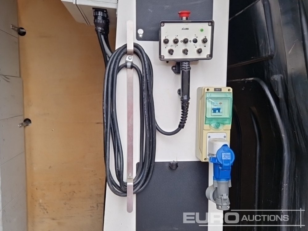 Грузовик с подъемником 2019 Renault Master 135: фото 25