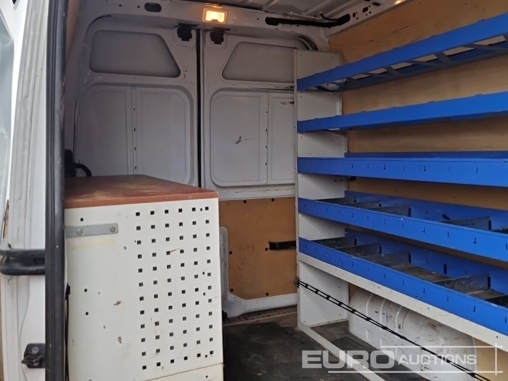 Грузовик с подъемником 2019 Renault Master 135: фото 29