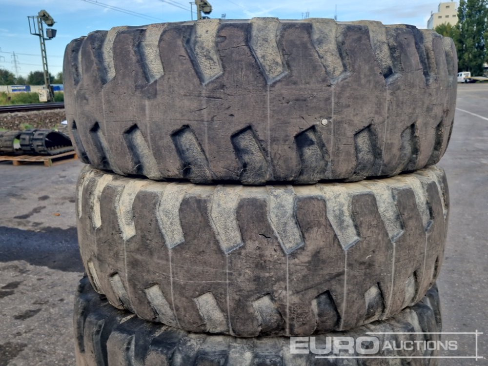 335/80/20 Tyres (4 of) - Шина: фото 3 335/80/20 Tyres (4 of) - Шина: фото 3