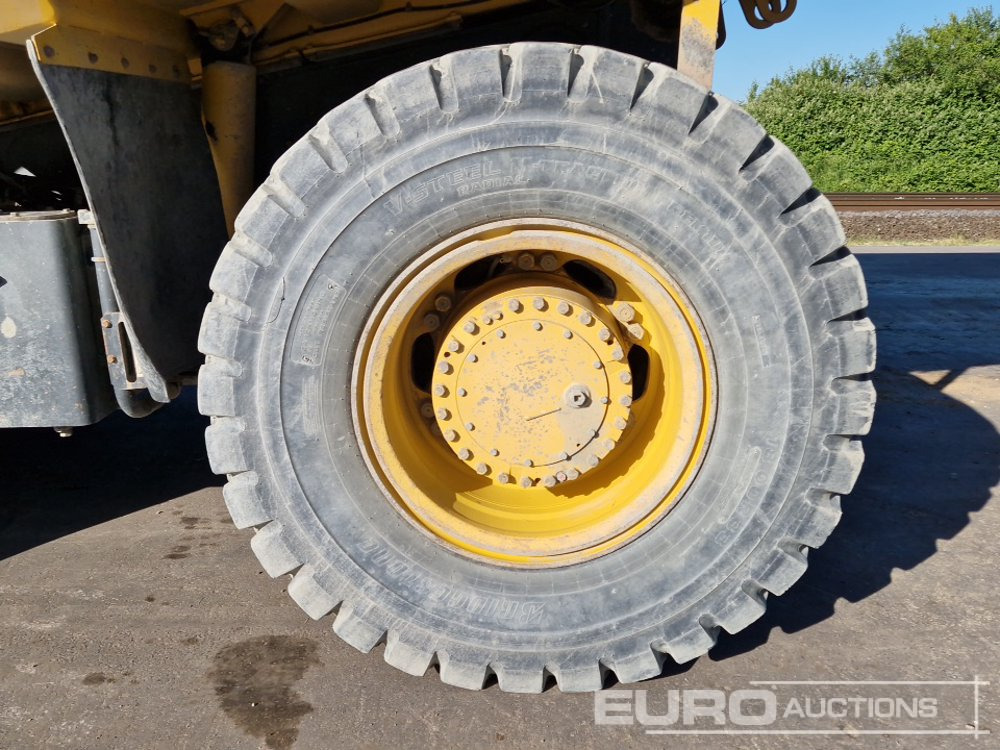 Карьерный самосвал Komatsu HD405-7: фото 12