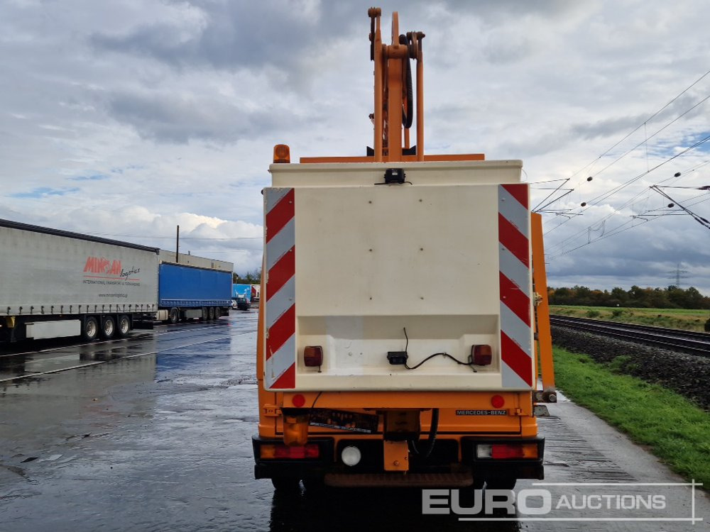 Mercedes 612D - Грузовик с подъемником: фото 4 Mercedes 612D - Грузовик с подъемником: фото 4