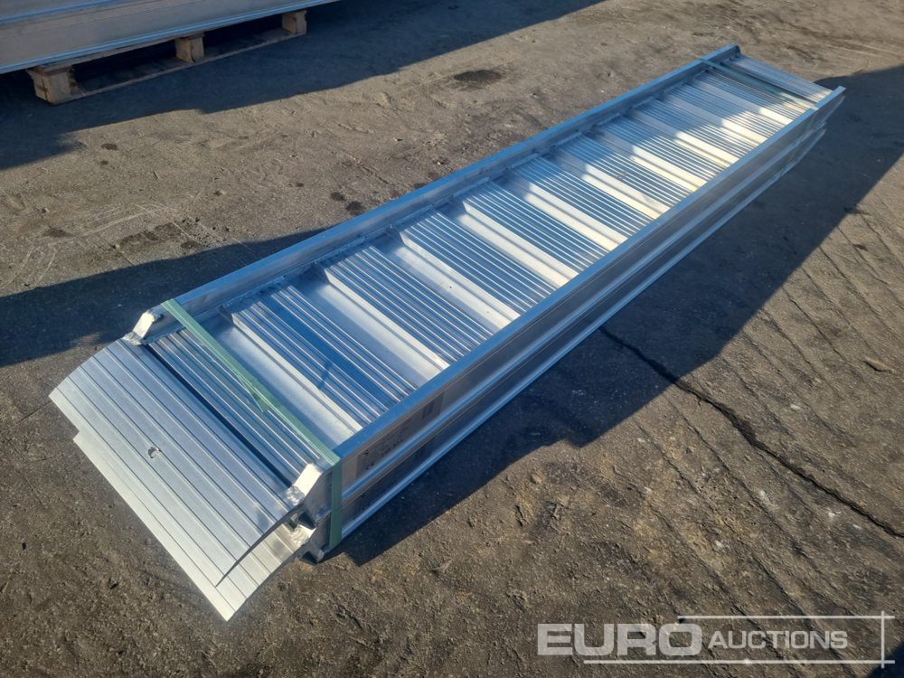 Unused 148.30L Aluminium Loading Rampes (2 of) 9000KG Capacity, 3000mm Length - Погрузочная рампа: фото 3 Unused 148.30L Aluminium Loading Rampes (2 of) 9000KG Capacity, 3000mm Length - Погрузочная рампа: фото 3