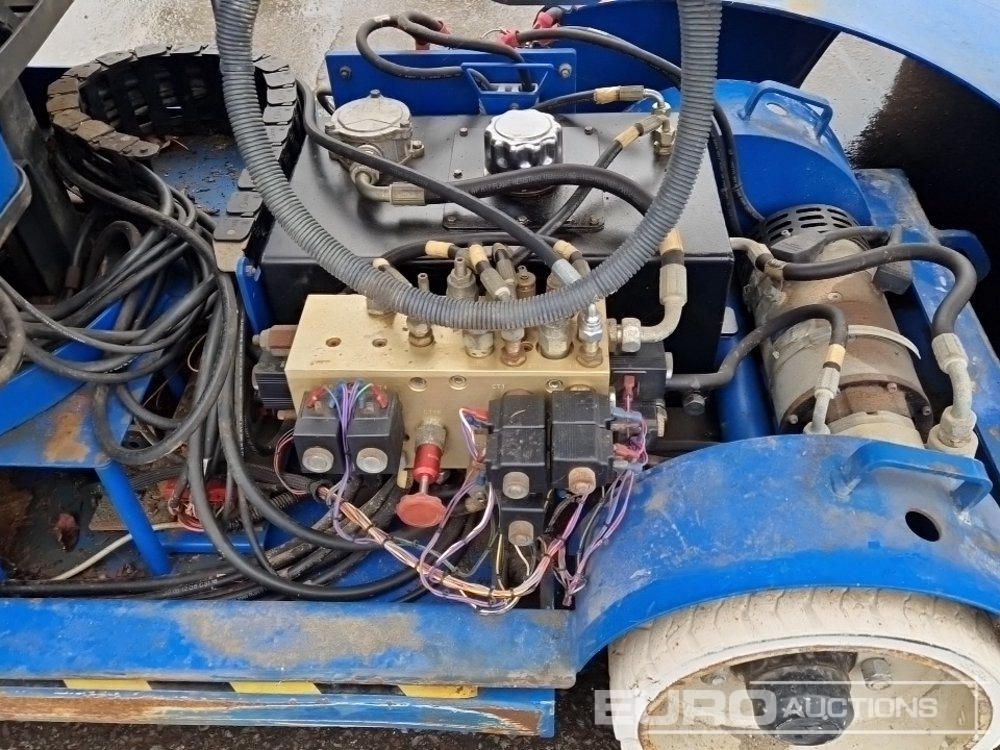 Up-Right MB 20N - Вертикальный мачтовый подъемник: фото 1 Up-Right MB 20N - Вертикальный мачтовый подъемник: фото 1