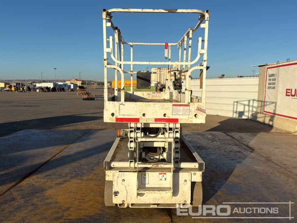 2014 Haulotte Compact 12 - Ножничный подъемник: фото 4 2014 Haulotte Compact 12 - Ножничный подъемник: фото 4