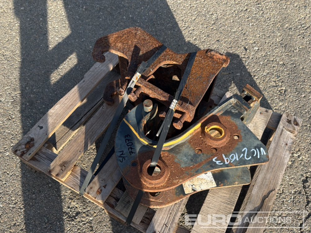 Pallet of Quick Hitches (2 of) - Сцепное устройство: фото 4 Pallet of Quick Hitches (2 of) - Сцепное устройство: фото 4