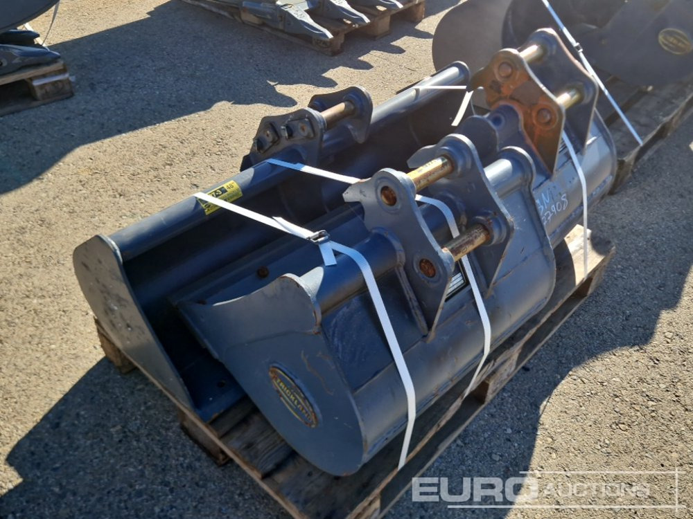 Strickland Set of U27 18" Digging Bucket (S/N 5031006042), U27 24" Digging Bucket (S/N 5030169083BD), U27 348D Cleaning Bucket (S/N 502450688) - Ковш: фото 4 Strickland Set of U27 18" Digging Bucket (S/N 5031006042), U27 24" Digging Bucket (S/N 5030169083BD), U27 348D Cleaning Bucket (S/N 502450688) - Ковш: фото 4