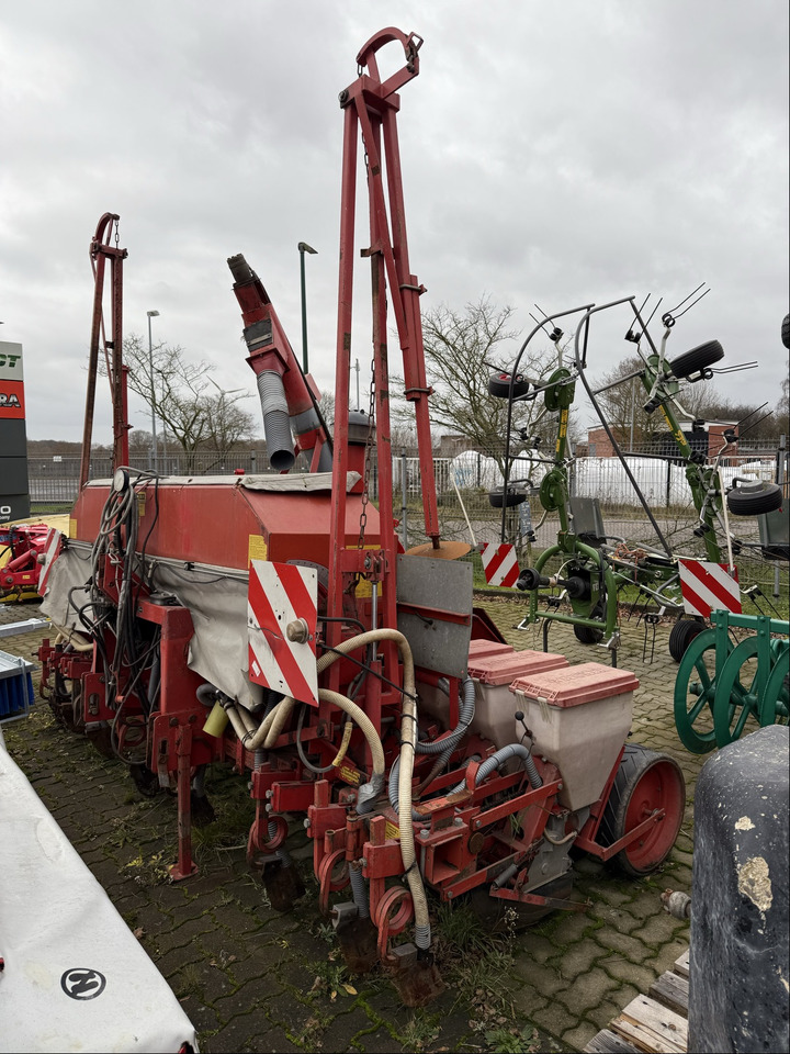 Becker Aeromat T 8-Reihig - Сеялка: фото 1 Becker Aeromat T 8-Reihig - Сеялка: фото 1