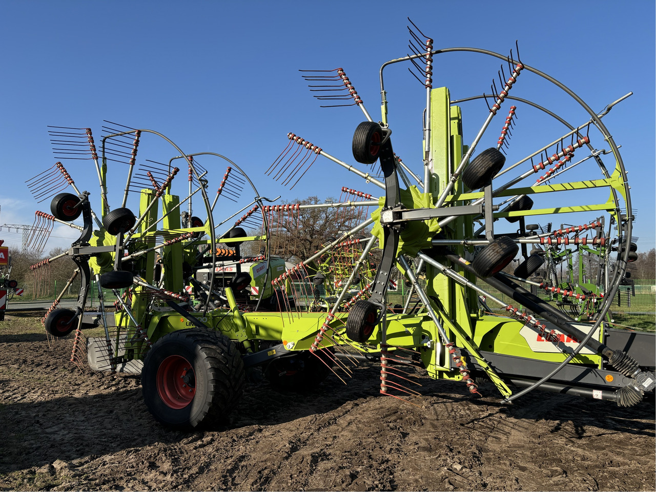 Claas Liner 4800 Trend - Сеноворошилка: фото 1 Claas Liner 4800 Trend - Сеноворошилка: фото 1