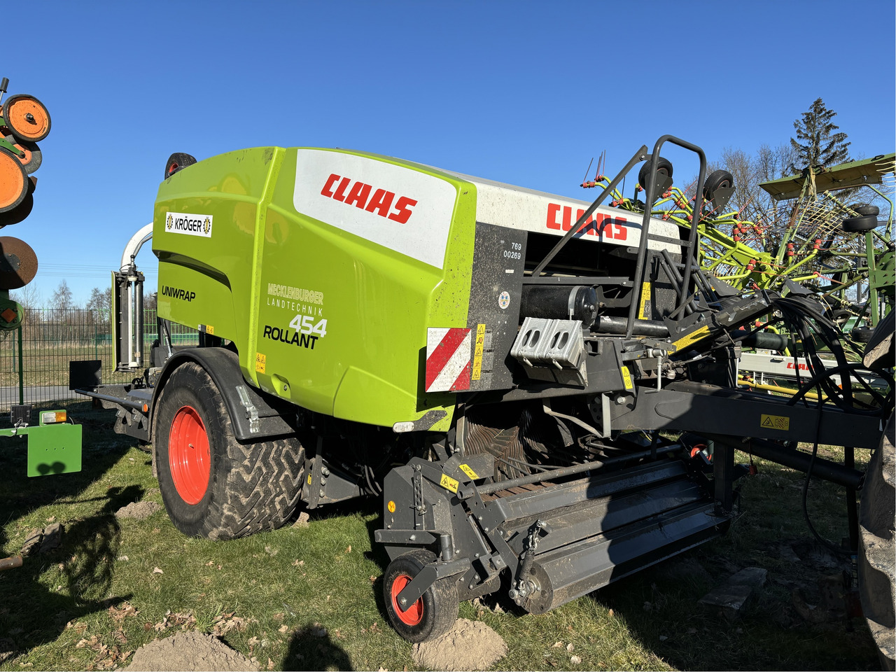 Claas Press- Wickelkombi 454 Uniwrap - Техника для сенозаготовки: фото 1 Claas Press- Wickelkombi 454 Uniwrap - Техника для сенозаготовки: фото 1