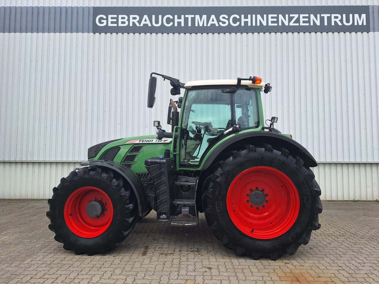 Fendt 720 Vario SCR Profi - Трактор: фото 1 Fendt 720 Vario SCR Profi - Трактор: фото 1