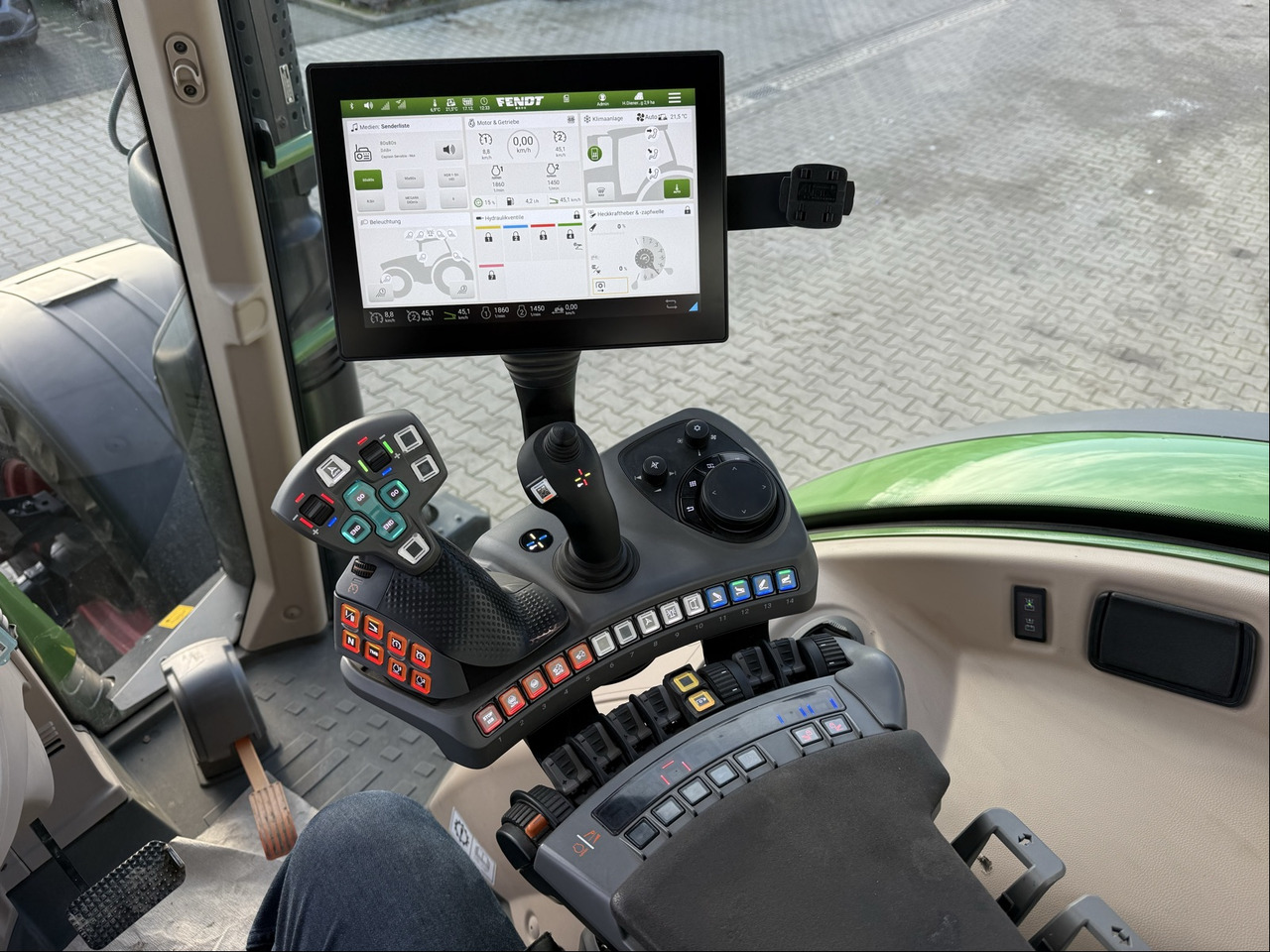 Трактор Fendt 724 Vario Gen6 ProfiPlus: фото 6