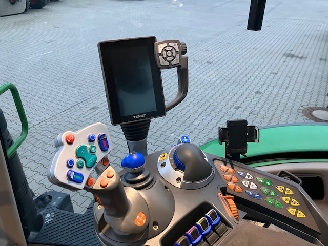 Fendt 724 Vario S4 Profi - Трактор: фото 2 Fendt 724 Vario S4 Profi - Трактор: фото 2