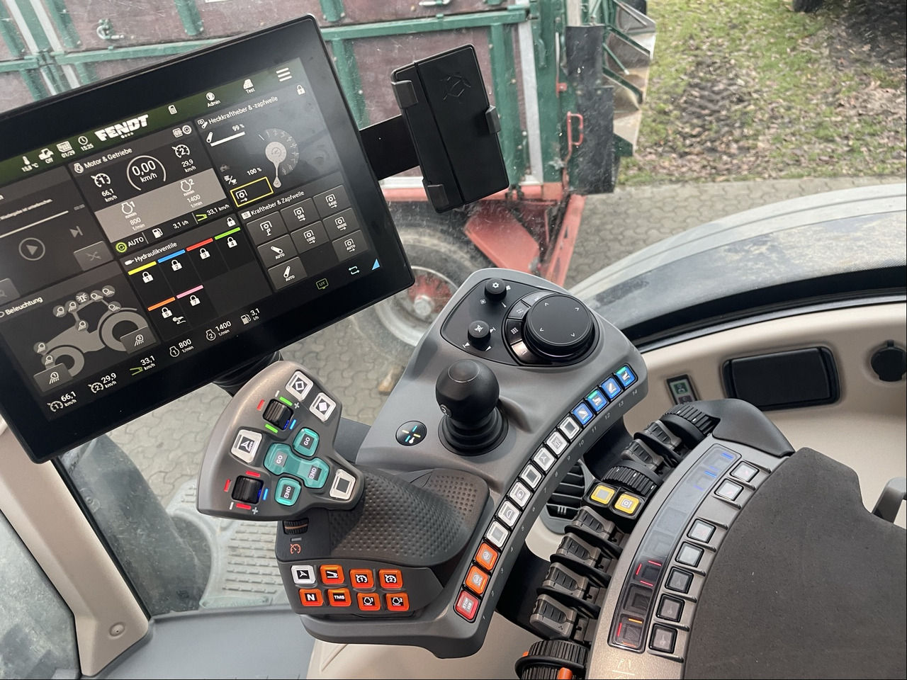 Fendt 728 Vario Gen7 Profi Setting1 - Трактор: фото 2 Fendt 728 Vario Gen7 Profi Setting1 - Трактор: фото 2